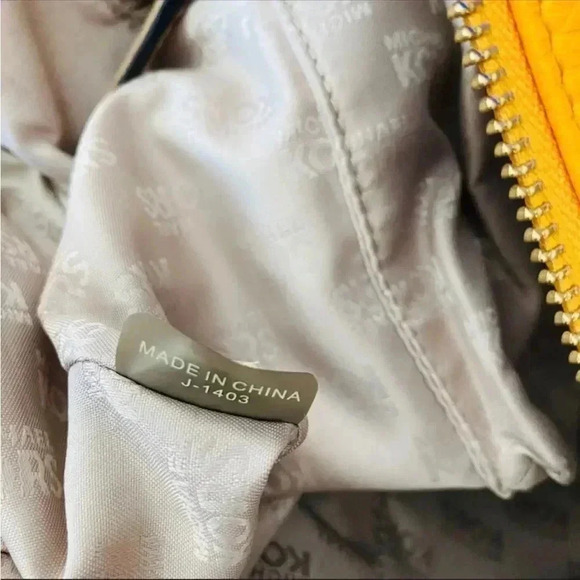 Michael Kors Jet Set Leather Yellow Tote - Picture 5 of 8